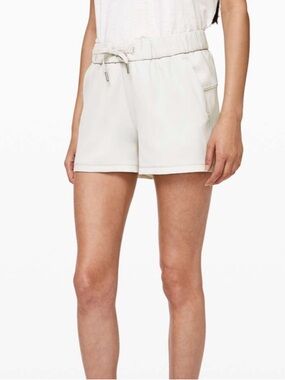 lululemon athletica Light Cream On the fly shorts